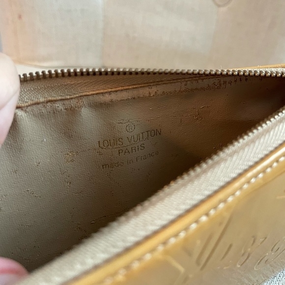 Louis Vuitton Vernis Lexington Monogram Clutch - Picture 11 of 15